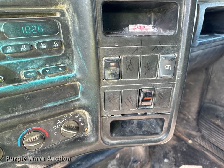 image for item DV5753 2005 GMC C6500 box truck