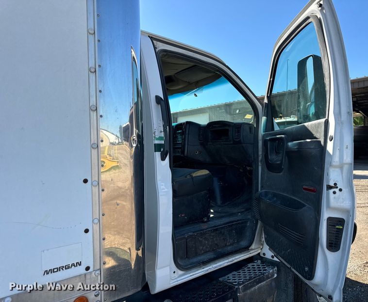 image for item DV5753 2005 GMC C6500 box truck