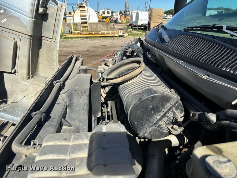 image for item DV5753 2005 GMC C6500 box truck