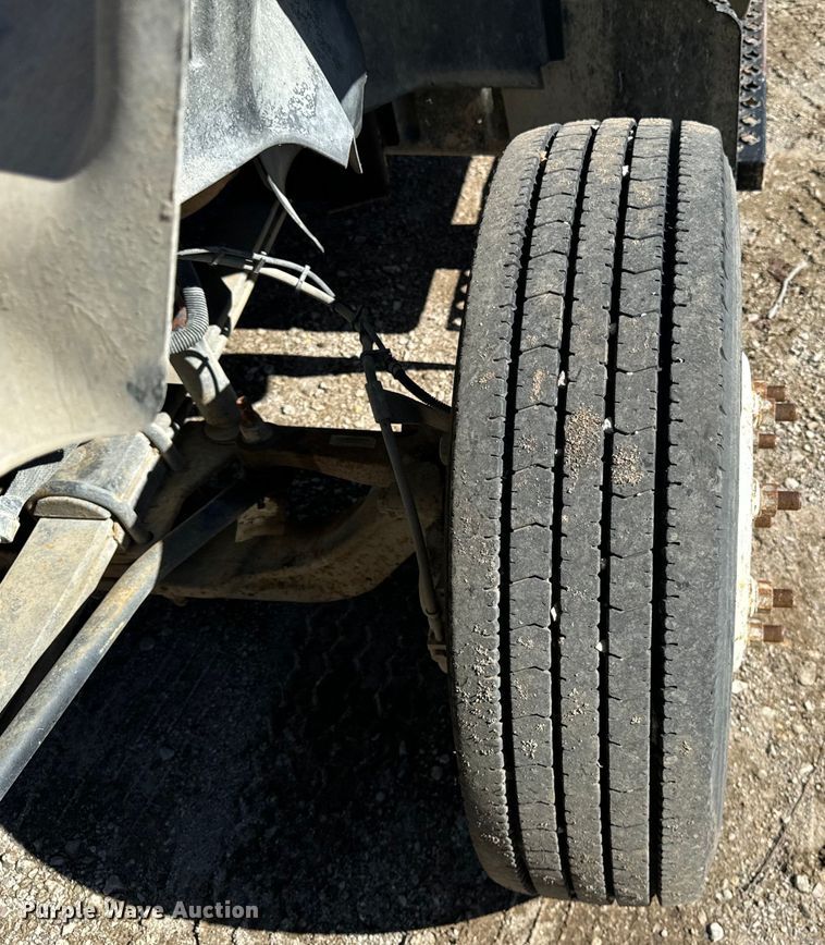 image for item DV5753 2005 GMC C6500 box truck