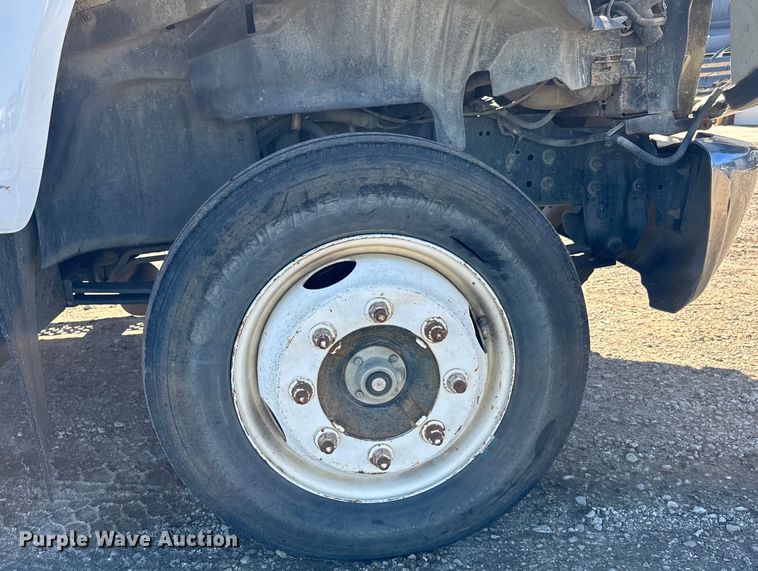 image for item DV5753 2005 GMC C6500 box truck