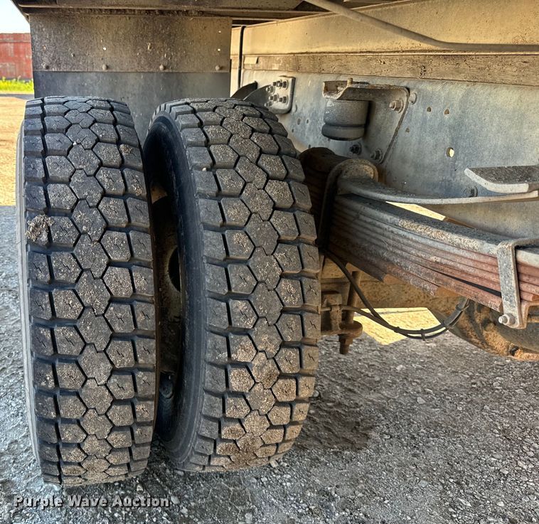 image for item DV5753 2005 GMC C6500 box truck