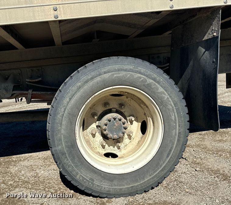 image for item DV5753 2005 GMC C6500 box truck