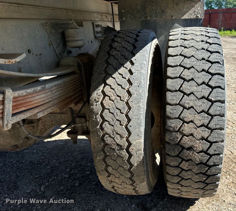 image for item DV5753 2005 GMC C6500 box truck