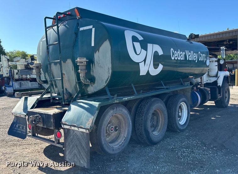 image for item DV5755 1984 Mack  DM685S water truck