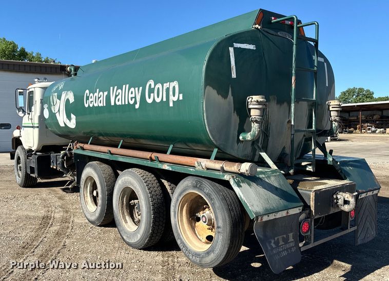 image for item DV5755 1984 Mack  DM685S water truck