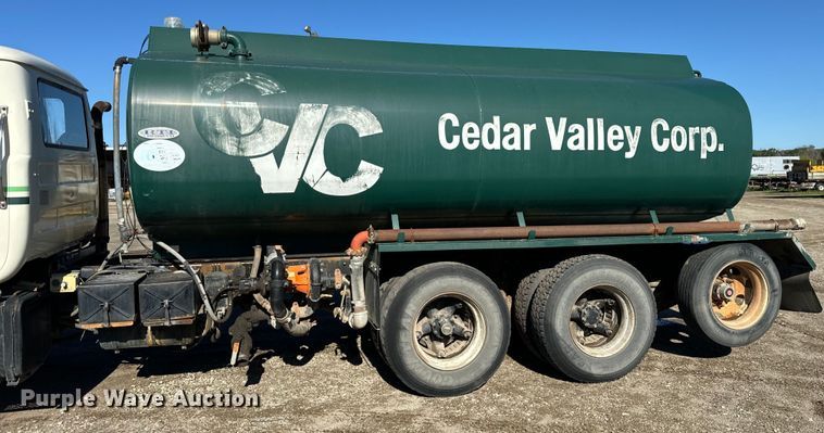 image for item DV5755 1984 Mack  DM685S water truck