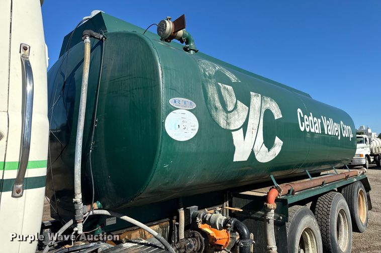 image for item DV5755 1984 Mack  DM685S water truck