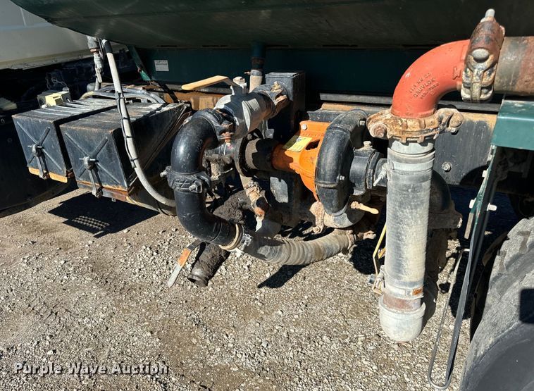 image for item DV5755 1984 Mack  DM685S water truck
