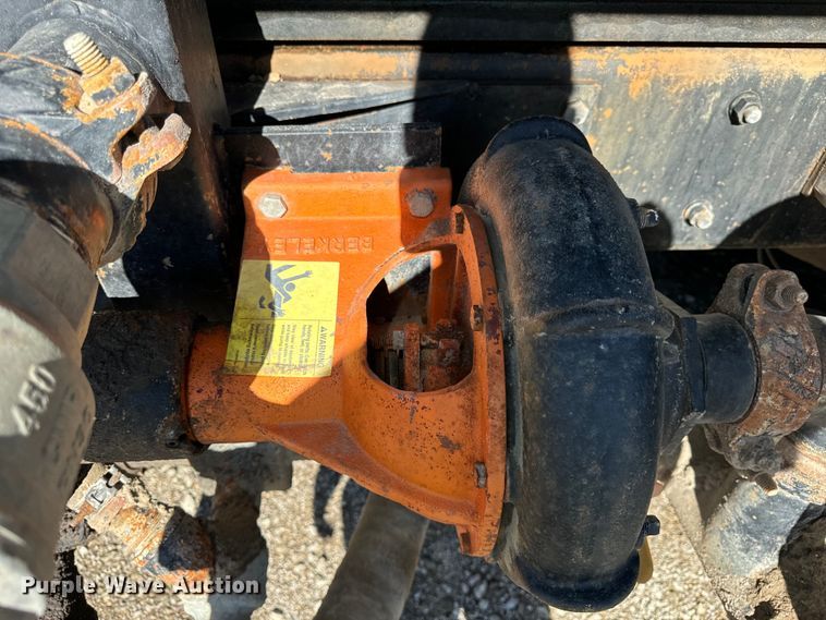 image for item DV5755 1984 Mack  DM685S water truck