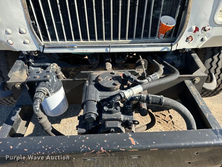 image for item DV5755 1984 Mack  DM685S water truck