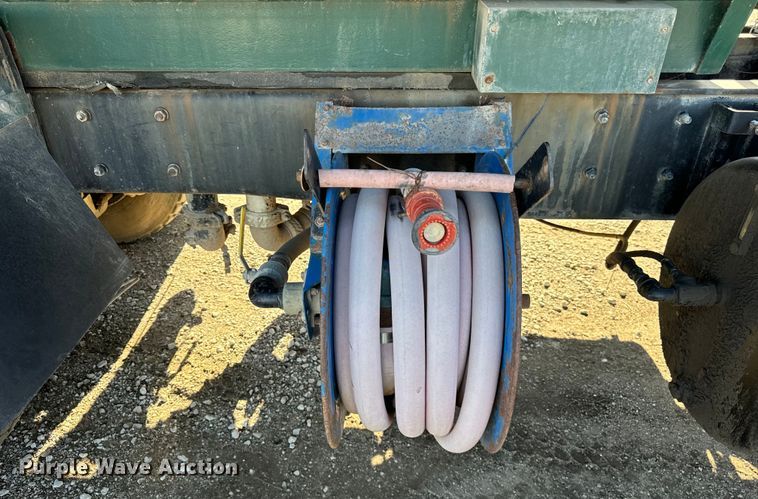 image for item DV5755 1984 Mack  DM685S water truck