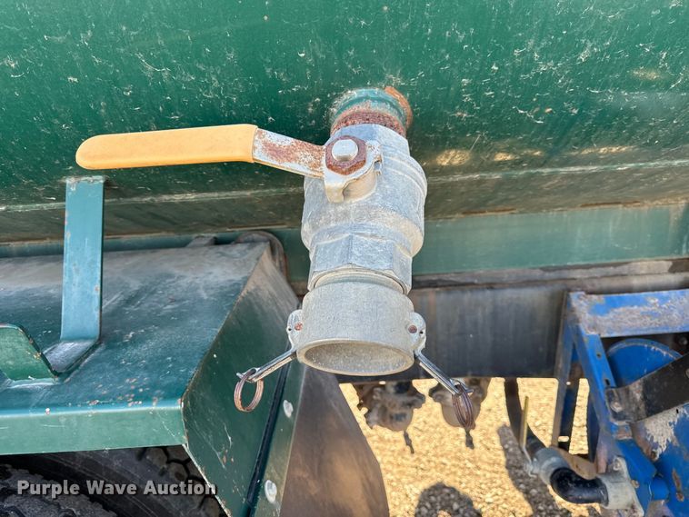 image for item DV5755 1984 Mack  DM685S water truck