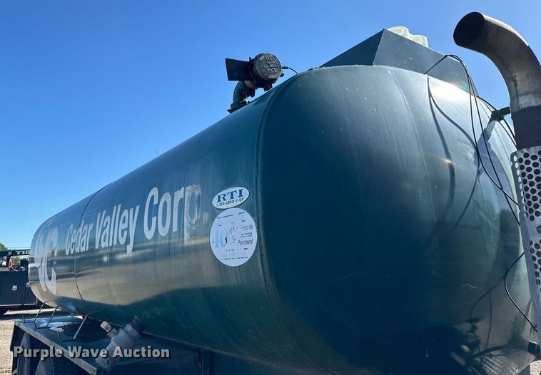 image for item DV5755 1984 Mack  DM685S water truck