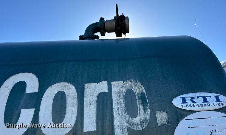 image for item DV5755 1984 Mack  DM685S water truck