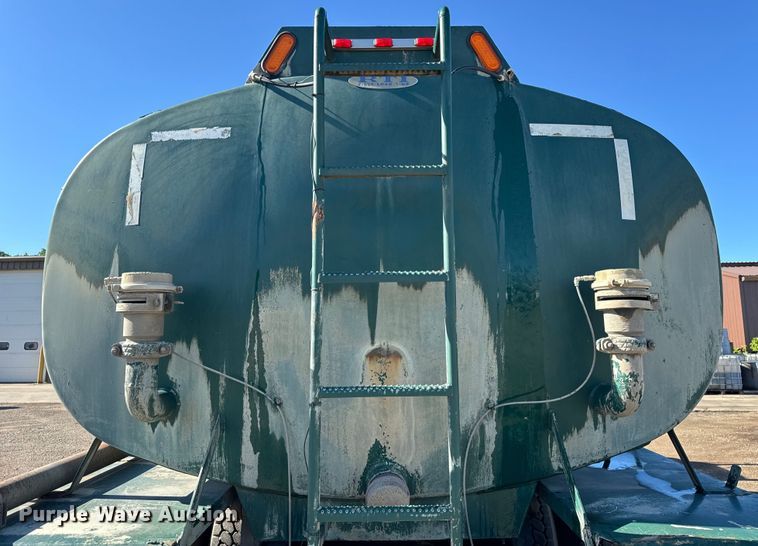 image for item DV5755 1984 Mack  DM685S water truck