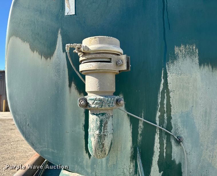 image for item DV5755 1984 Mack  DM685S water truck