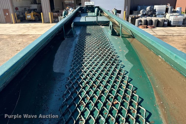 image for item DV5755 1984 Mack  DM685S water truck