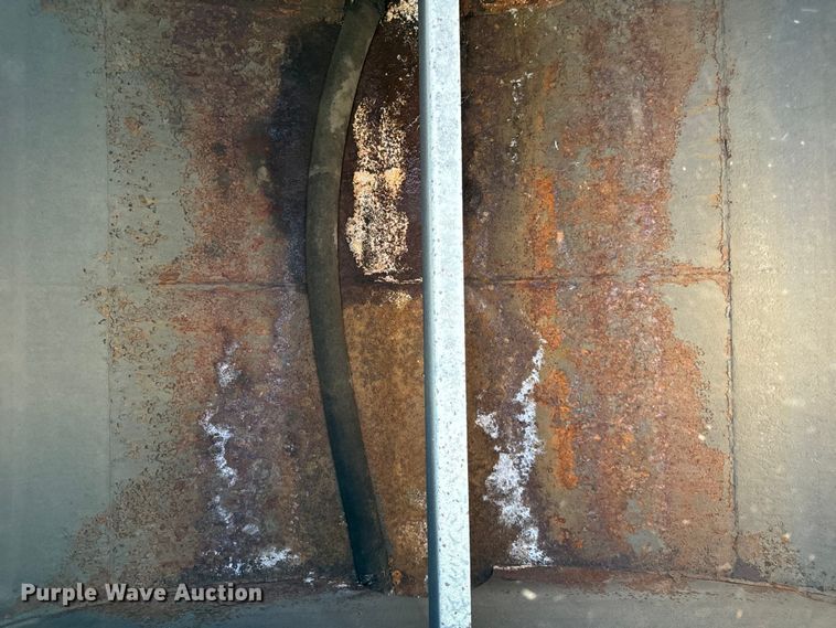 image for item DV5755 1984 Mack  DM685S water truck