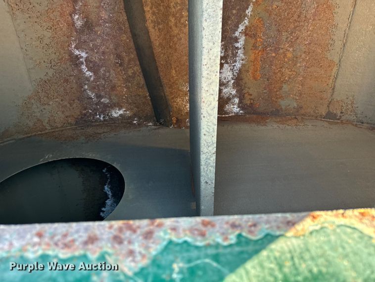 image for item DV5755 1984 Mack  DM685S water truck