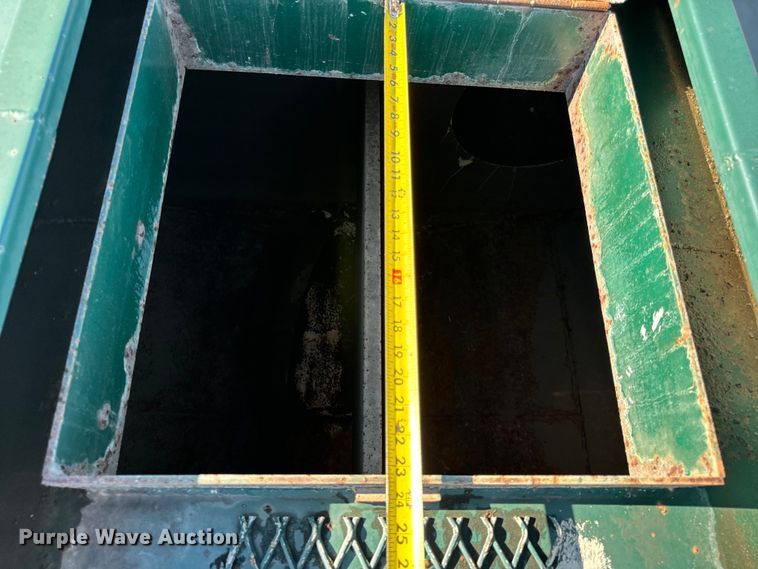 image for item DV5755 1984 Mack  DM685S water truck