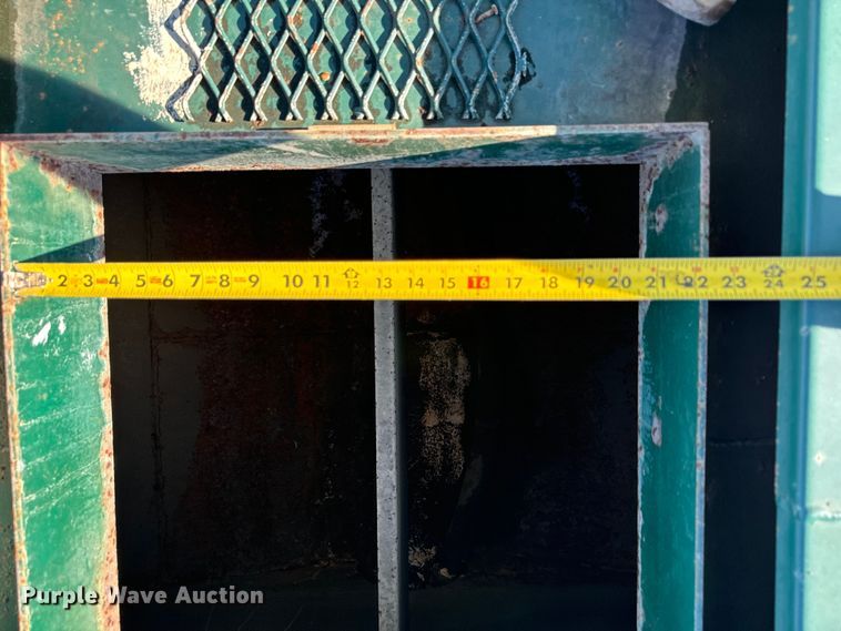 image for item DV5755 1984 Mack  DM685S water truck