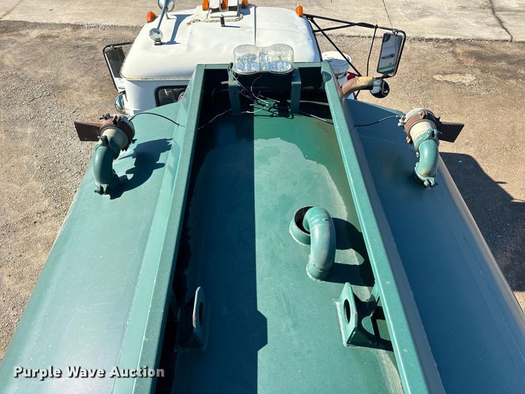 image for item DV5755 1984 Mack  DM685S water truck