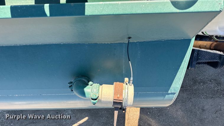 image for item DV5755 1984 Mack  DM685S water truck