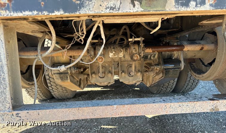 image for item DV5755 1984 Mack  DM685S water truck