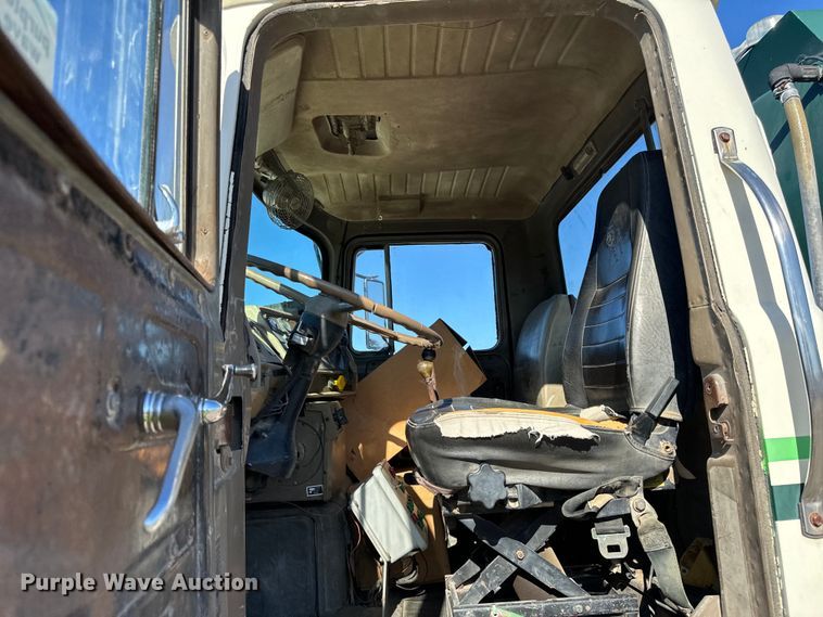 image for item DV5755 1984 Mack  DM685S water truck