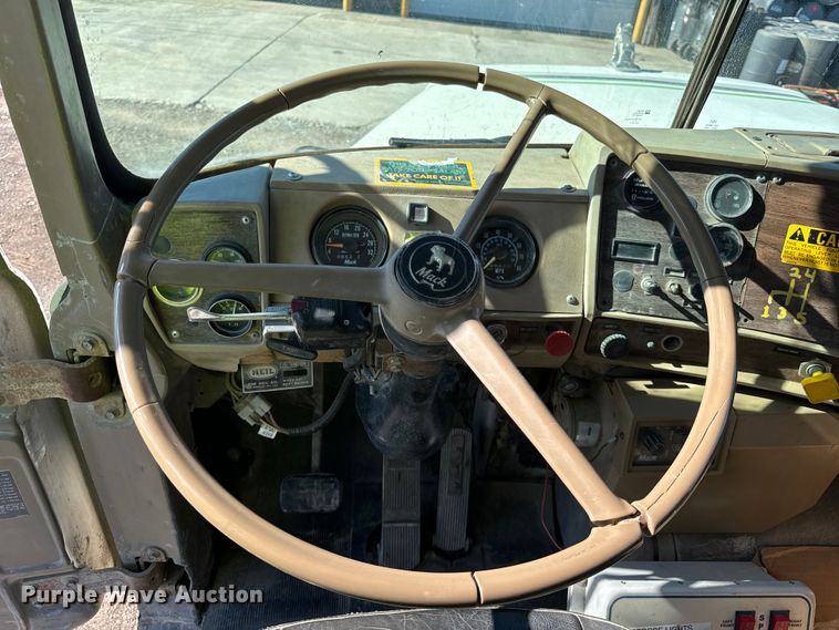 image for item DV5755 1984 Mack  DM685S water truck