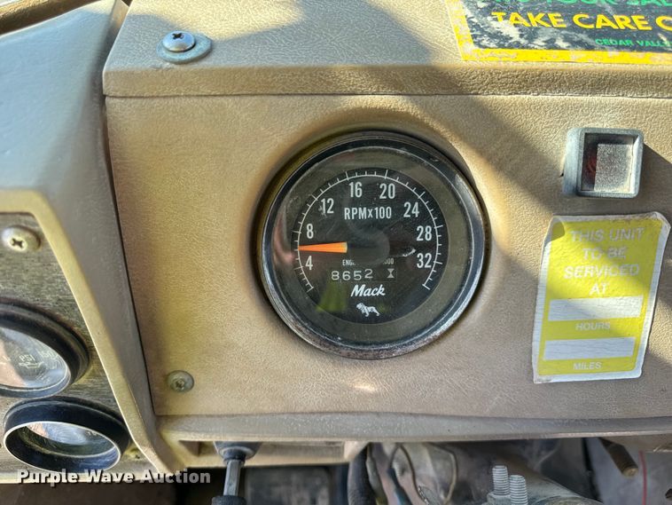 image for item DV5755 1984 Mack  DM685S water truck