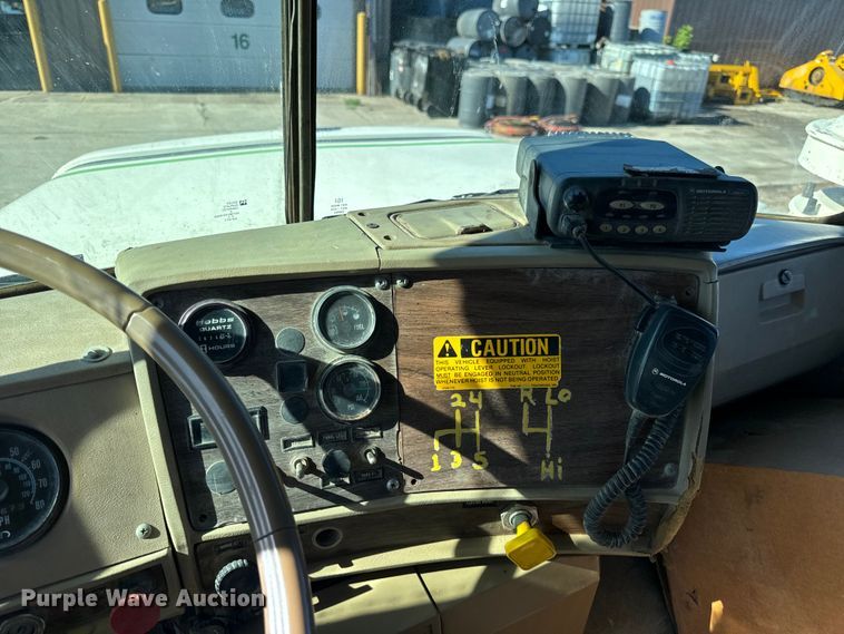 image for item DV5755 1984 Mack  DM685S water truck