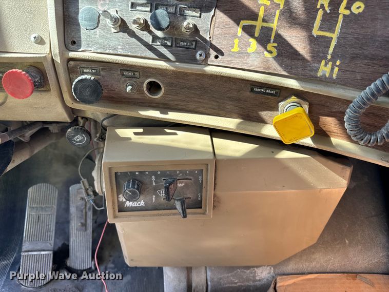 image for item DV5755 1984 Mack  DM685S water truck