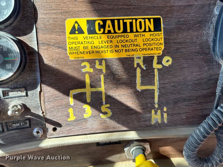 image for item DV5755 1984 Mack  DM685S water truck