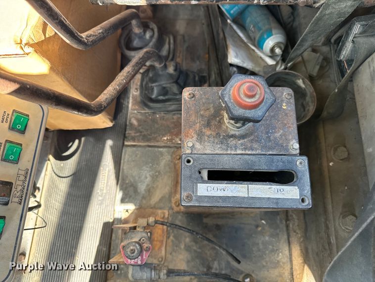 image for item DV5755 1984 Mack  DM685S water truck