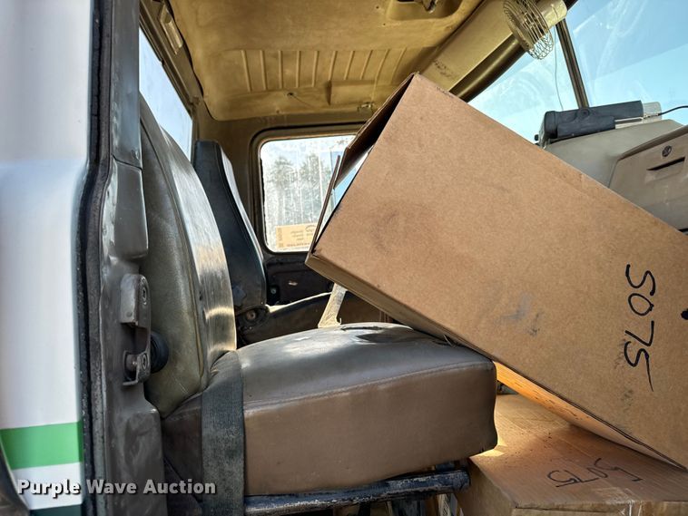 image for item DV5755 1984 Mack  DM685S water truck