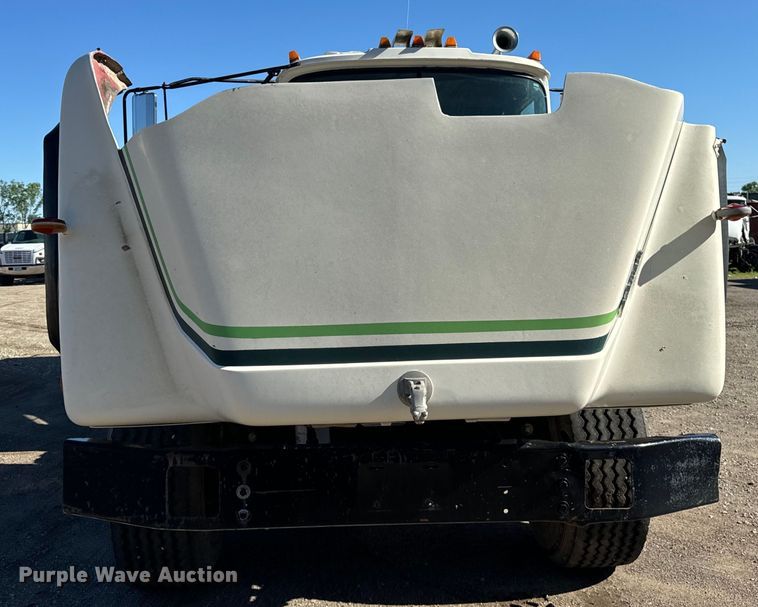 image for item DV5755 1984 Mack  DM685S water truck