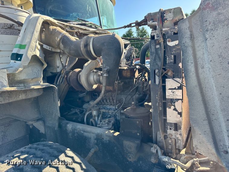 image for item DV5755 1984 Mack  DM685S water truck