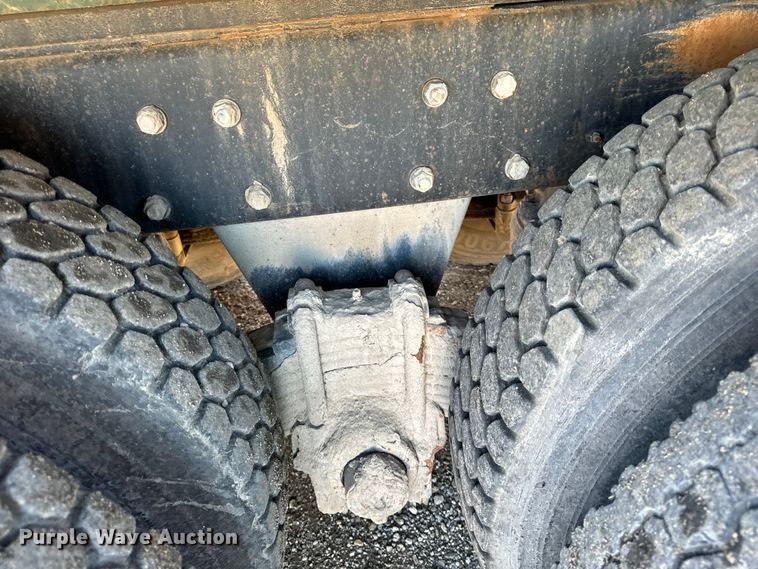 image for item DV5755 1984 Mack  DM685S water truck