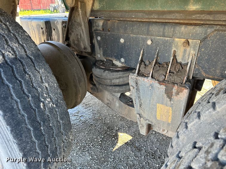 image for item DV5755 1984 Mack  DM685S water truck