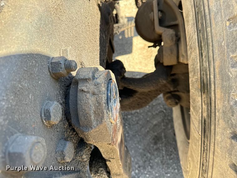 image for item DV5755 1984 Mack  DM685S water truck