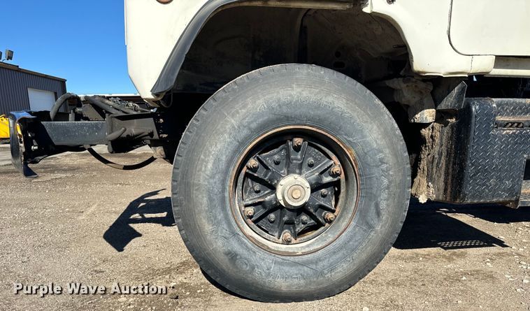 image for item DV5755 1984 Mack  DM685S water truck