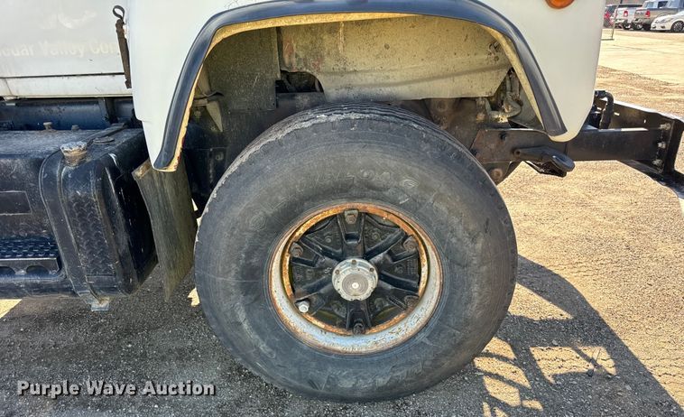 image for item DV5755 1984 Mack  DM685S water truck