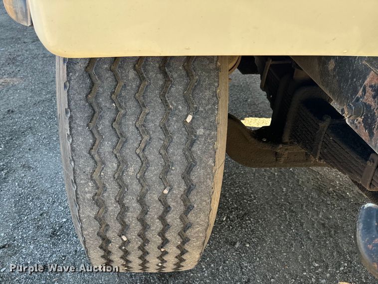 image for item DV5755 1984 Mack  DM685S water truck