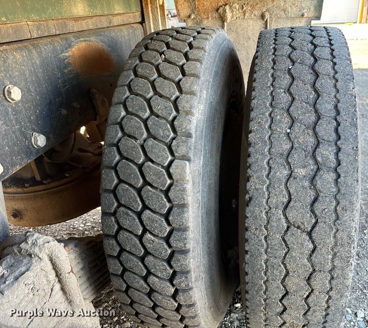 image for item DV5755 1984 Mack  DM685S water truck