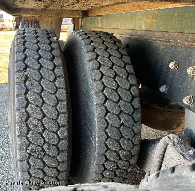 image for item DV5755 1984 Mack  DM685S water truck