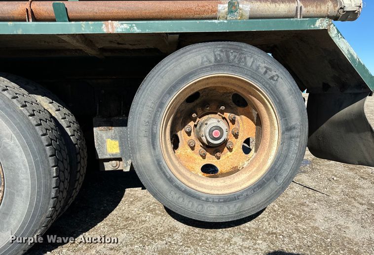 image for item DV5755 1984 Mack  DM685S water truck