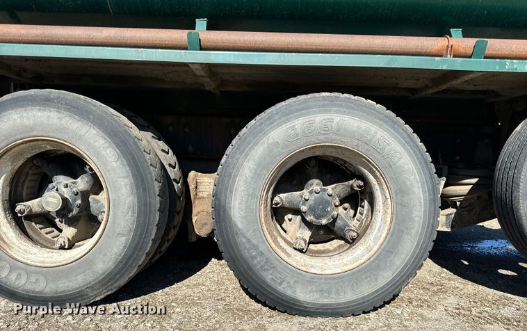 image for item DV5755 1984 Mack  DM685S water truck