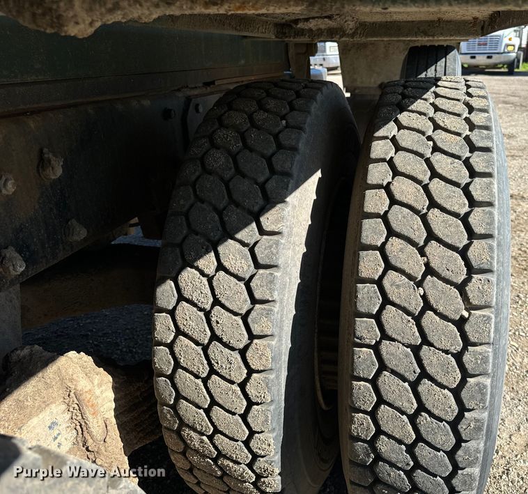 image for item DV5755 1984 Mack  DM685S water truck